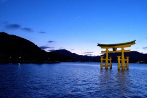 再生８を示す『広島県を代表する観光スポット』宮島【巌島神社】