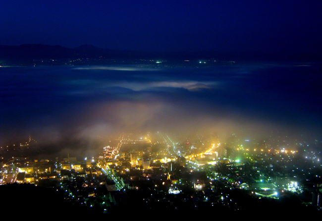 函館山の霧夜景