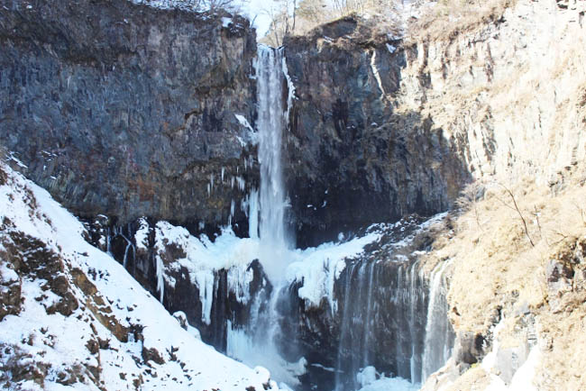 冬限定の氷瀑の自然美【ブルーアイス】