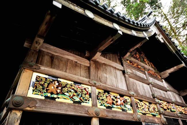 三猿が有名な五角形の馬屋【神厩舎】