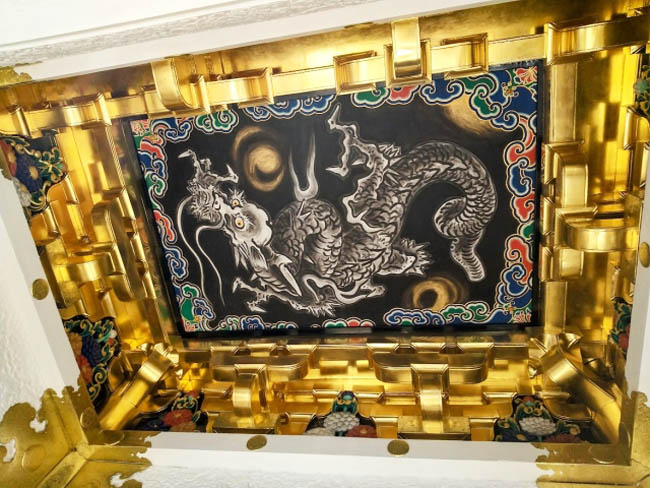 陽明門の天井に描かれた二神の龍【雲竜図】